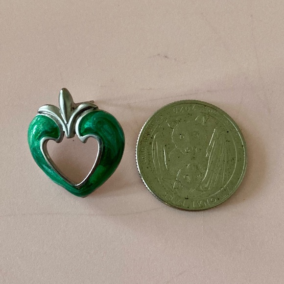 Green Swirled Enamel Silver-tone Heart Shaped Earrings - Picture 5 of 5
